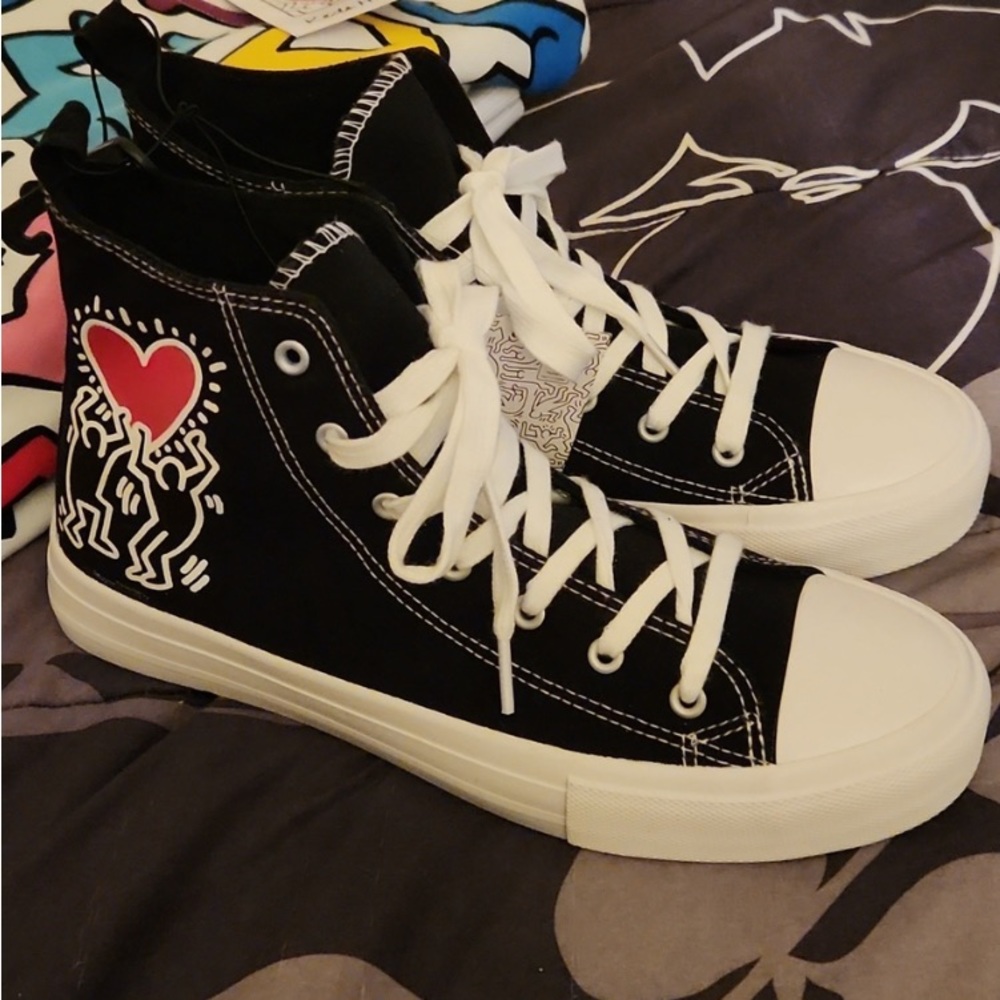 Keith Haring converse women’s 8. Brand new